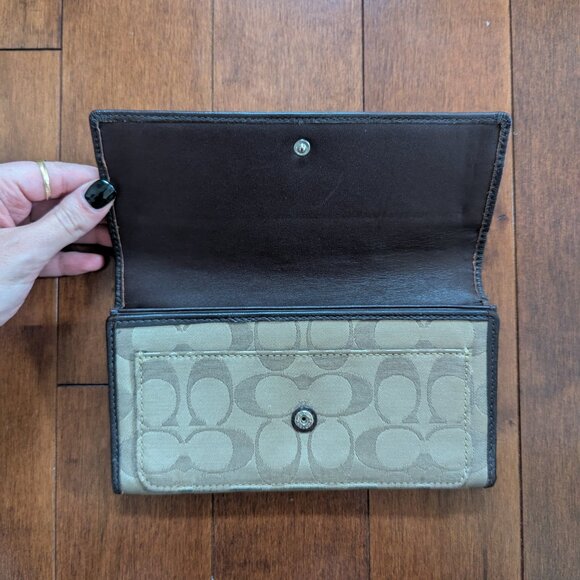 COACH SIGNATURE SOHO TRIFOLD WALLET - Picture 4 of 5